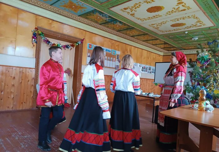 «Вот и святки, начались.»