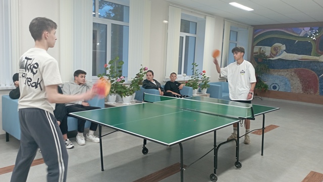 Соревнование по настольному теннису.