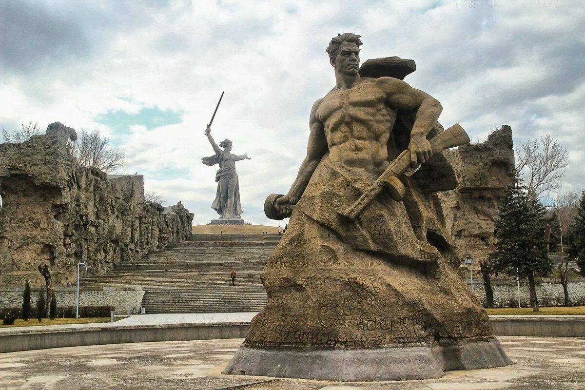«Бессмертен подвиг Сталинграда»