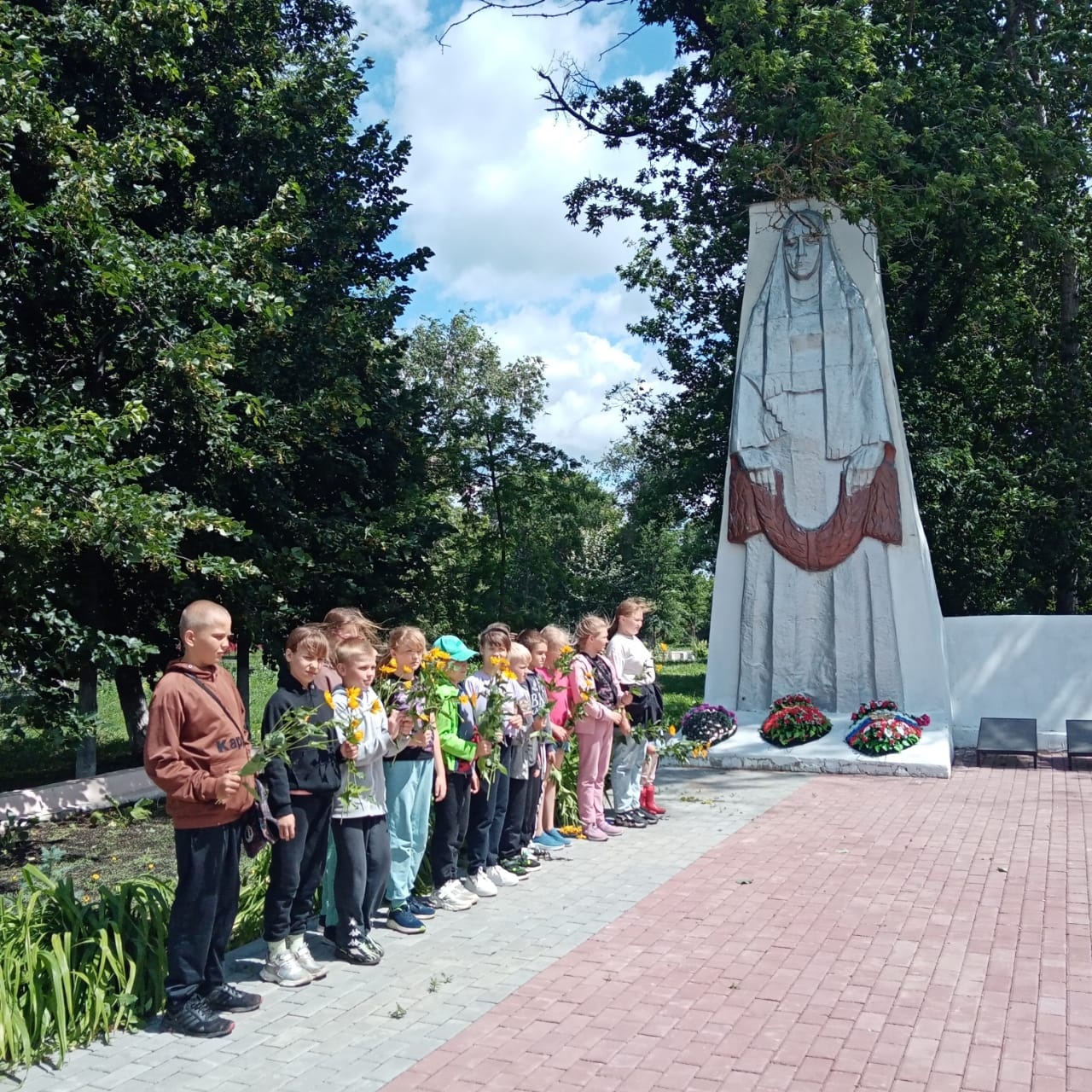 «Минувших лет живая память»