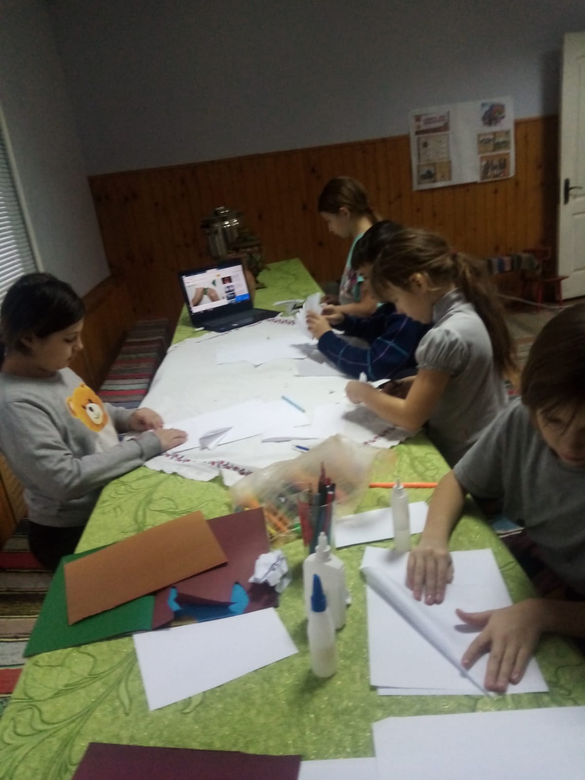 Снежинки из бумаги