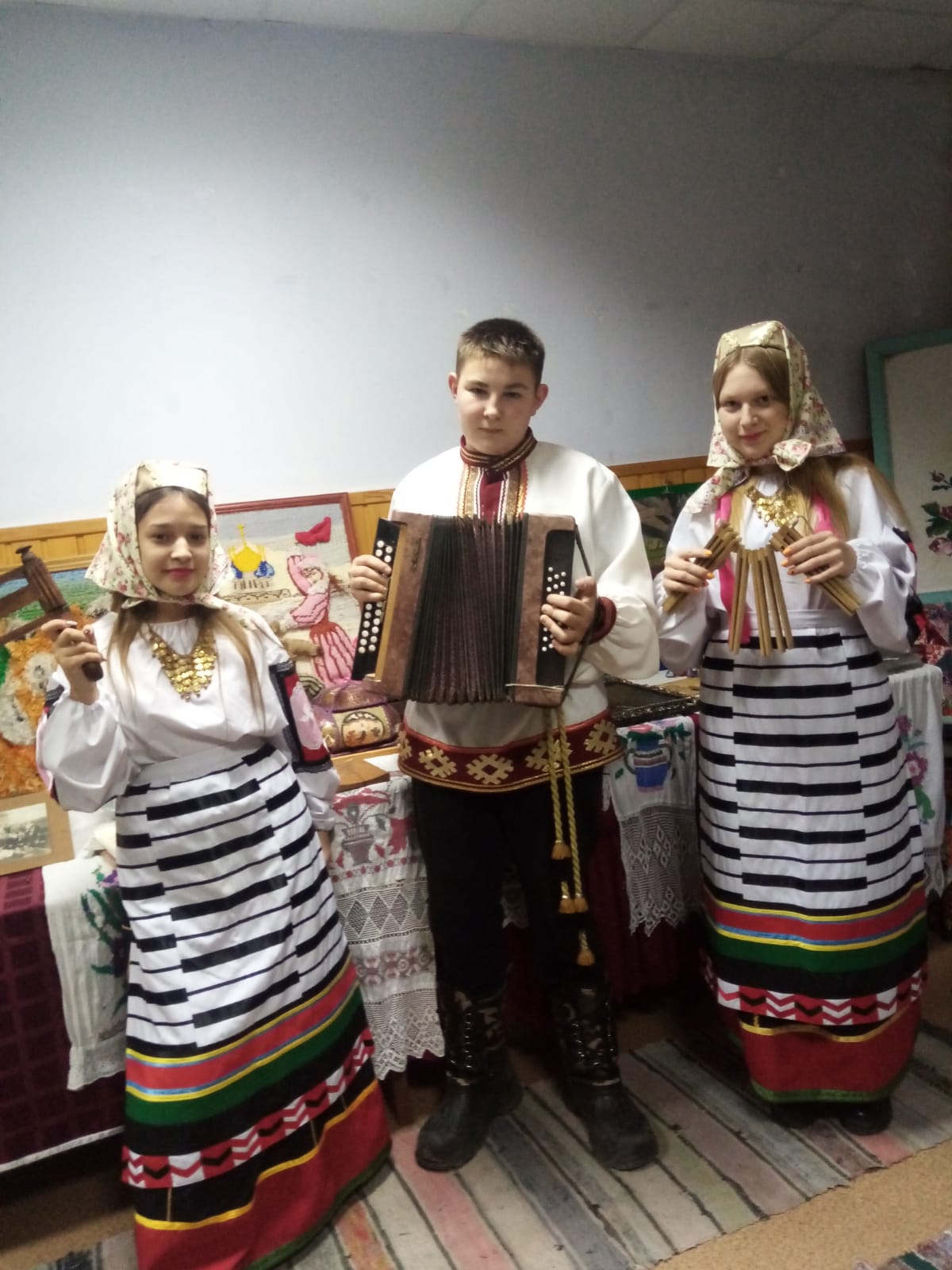 Вспомним русскую гармошку, вспомним песни старины