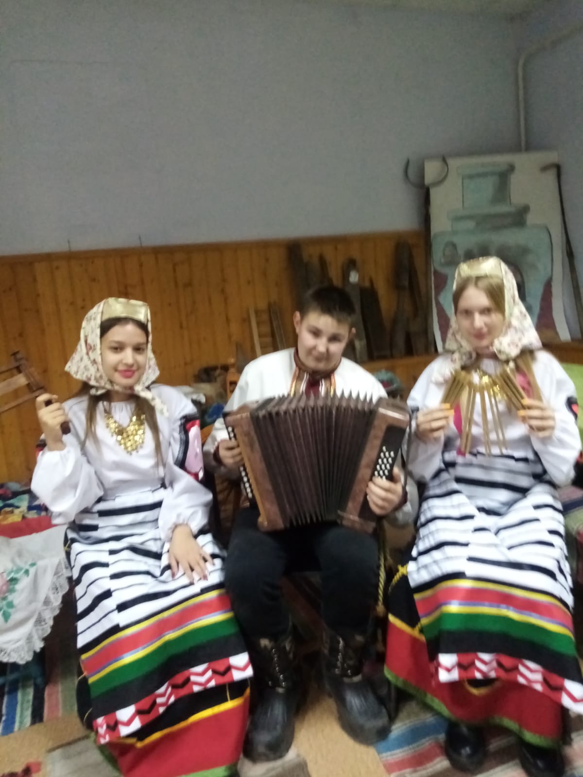 Вспомним русскую гармошку, вспомним песни старины