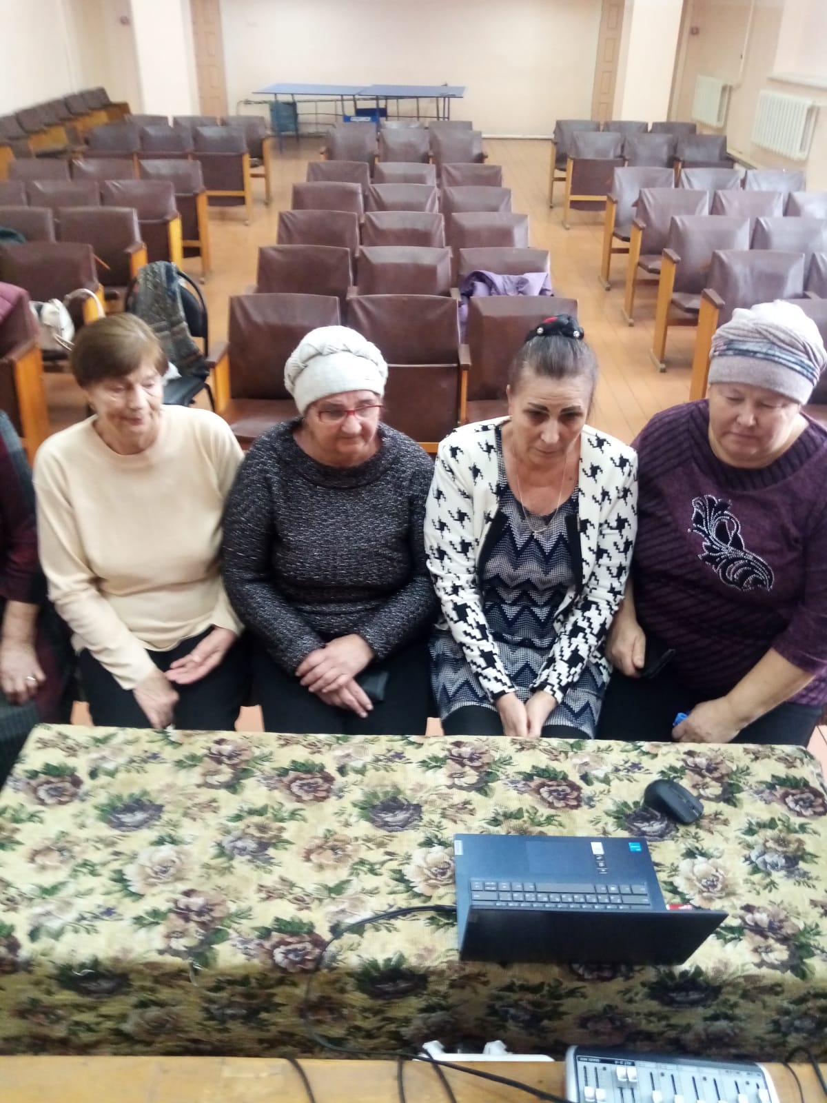 Некоммерческий показ 