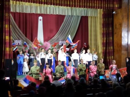 Военных лет звучат напевы