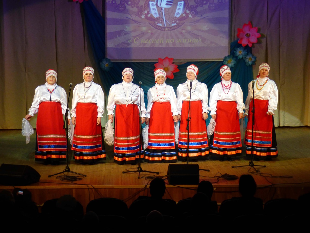 Районный творческий фестиваль ветеранов «С песней по жизни»