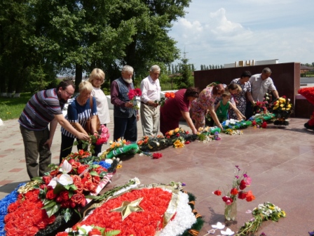 «Памяти павших, во славу живых»