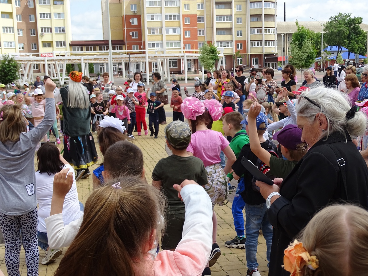 2 июня в 11:00 ч в РДК состоится Праздничная программа, посвящённая Дню защиты детей «Лучи дарования»
