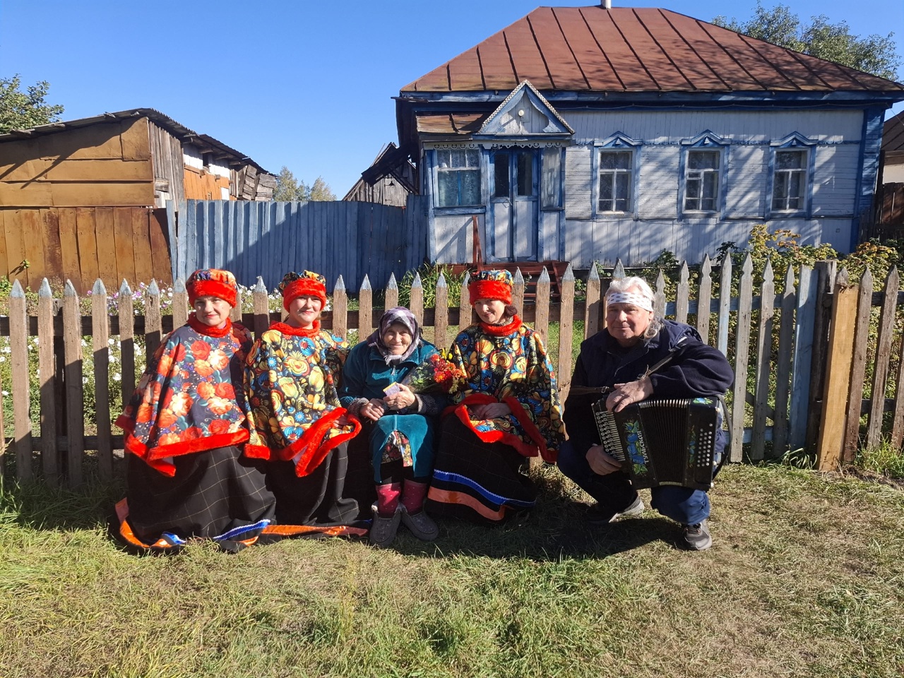Литературно – музыкальная программа «Нас старость дома не застанет»