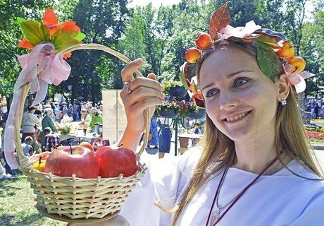 Фольклорные посиделки «Пришли Спасы-готовь припасы»