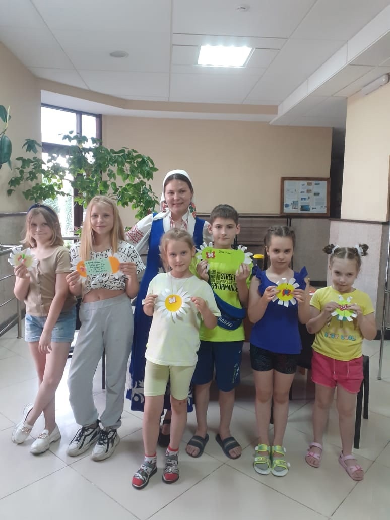 «На завалинке народ, собирался в ХОРОВОД»