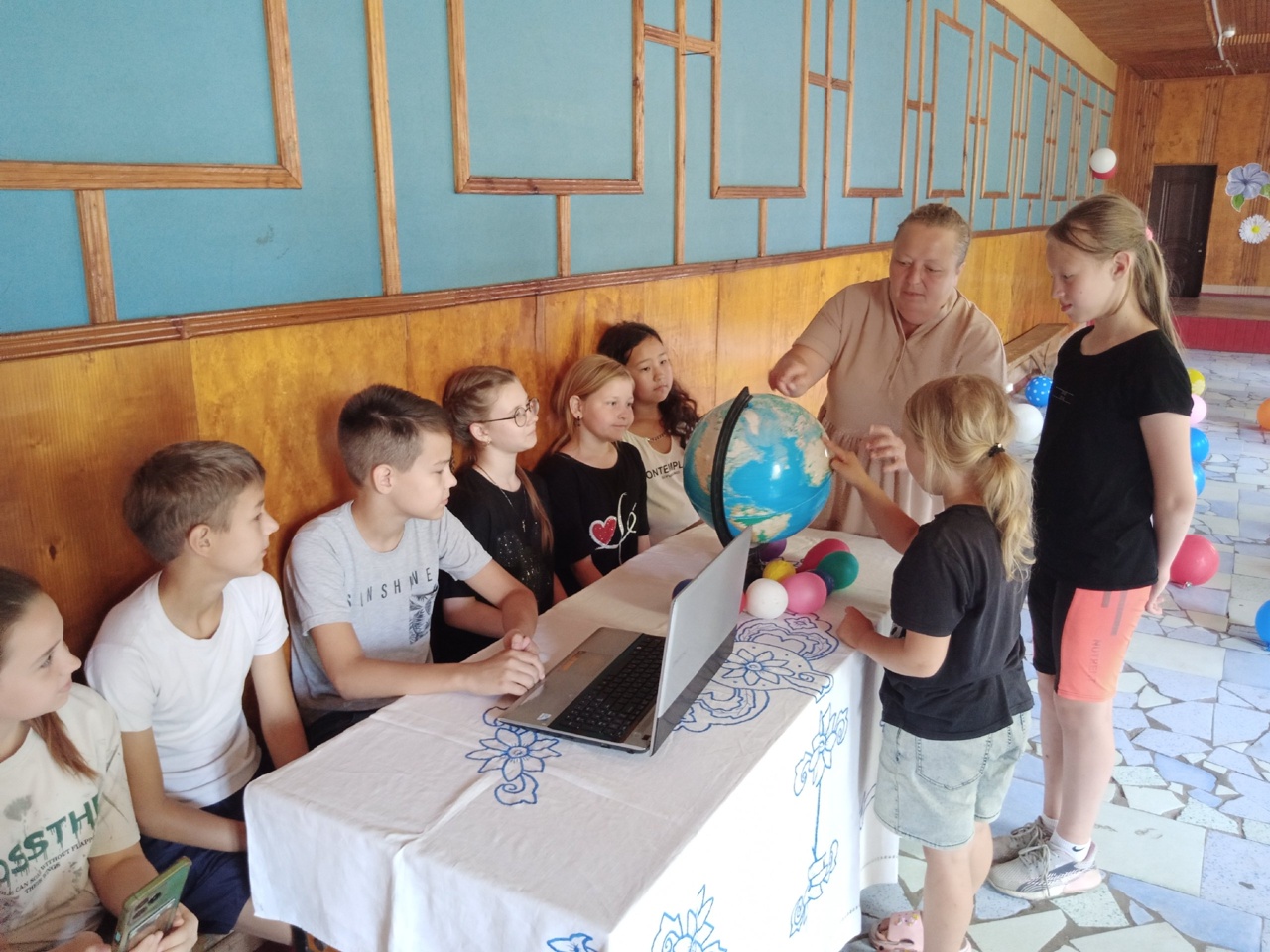 Познавательная программа «Есть  друзья на всей планете»  