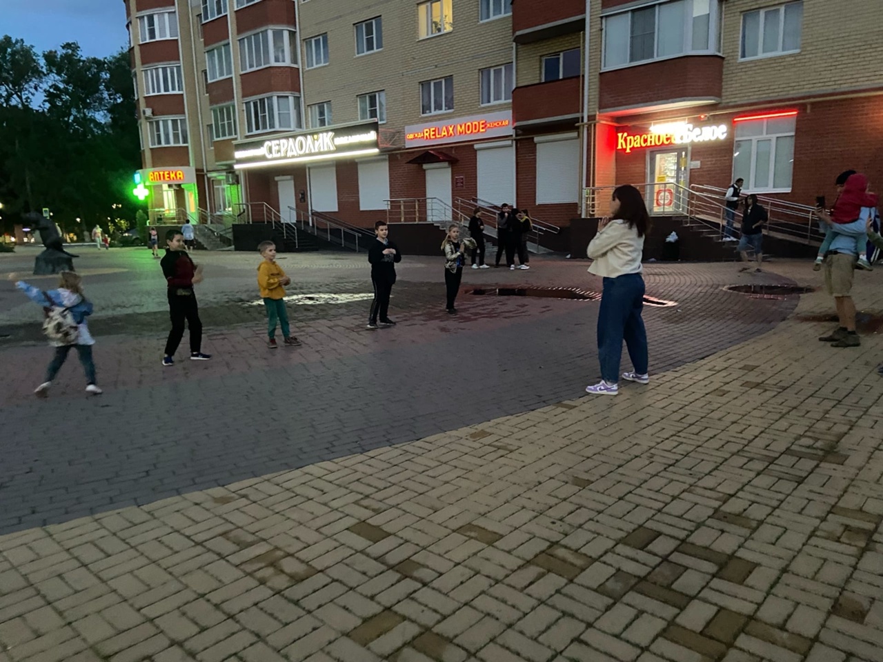 Молодежная развлекательная программа «День воздушных поцелуев»