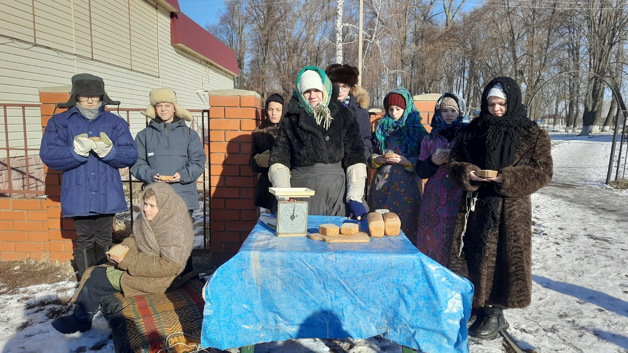 Выставка рисунков «Хлеб той зимы…»