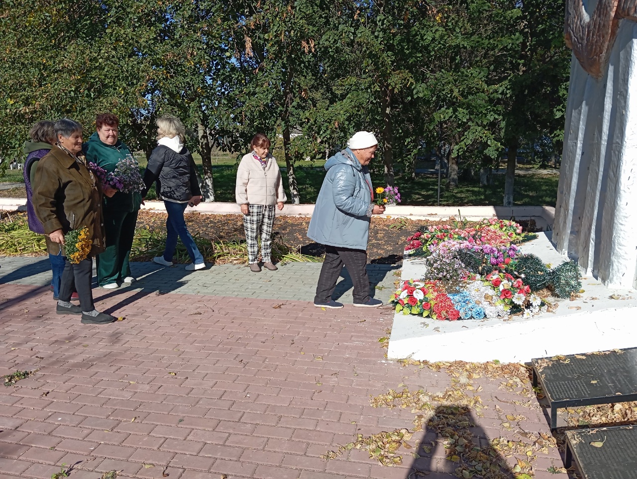  «Возложение цветов» 