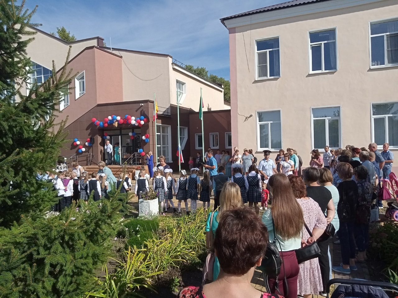 Праздничная программа – «Здравствуй, новых знаний год!»