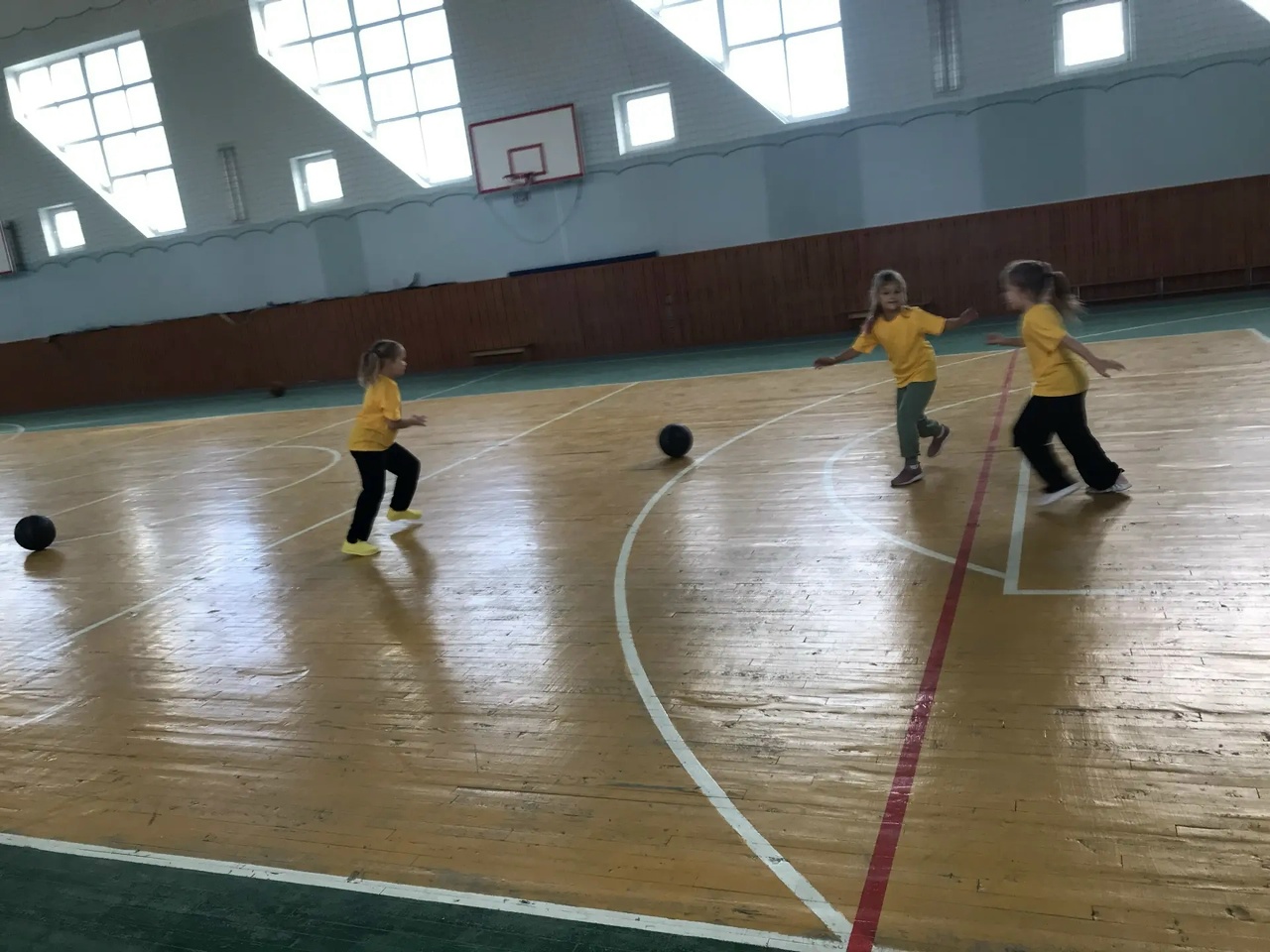 Развлекательная программа « Путешествие по планете детства»