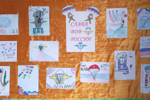 Выставка рисунков – «Слава ВДВ России»