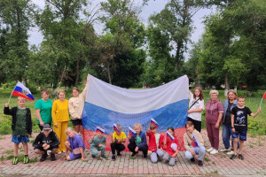 «Гордо реет флаг державный» 