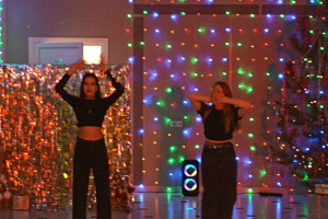 «Новый год к нам идёт».