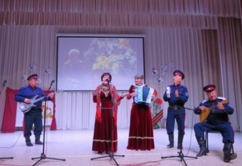 «Рождество зажигает огни».