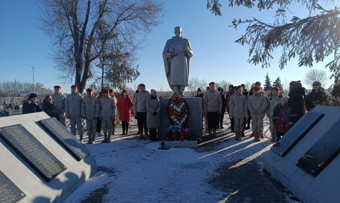 «Ты выстоял, великий Сталинград!»