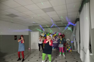 «Сегодня праздник у девчат».