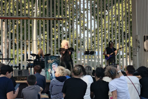 Концерт двух рок-групп - 