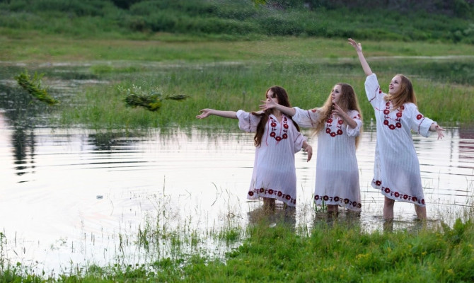 Купальница Купальница