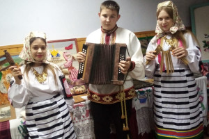 Вспомним русскую гармошку, вспомним песни старины