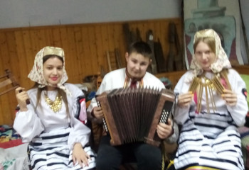 Вспомним русскую гармошку, вспомним песни старины