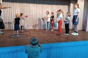 «Нам сегодня весело»