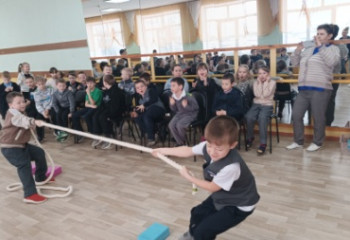 А ну-ка, мальчики