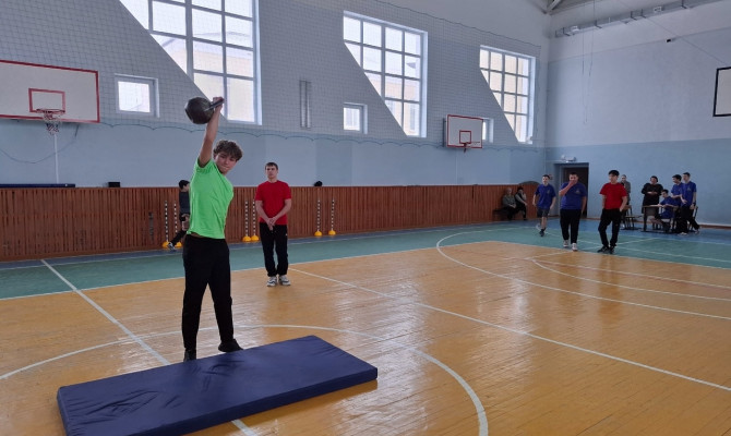 Конкурсная программа «Супер парни»