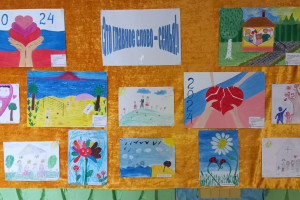 Выставка рисунков – «Это главное слово – семья»