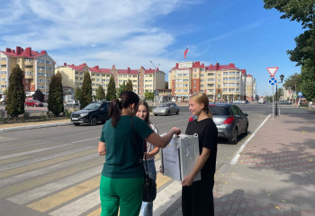 Активисты ВЦ «Молодежный клуб Аль-Таир» вышли на улицы города в рамках благотворительной акции «Белый цветок»