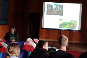 Беседа «Ждёт помощников природа» ко Дню работников леса.