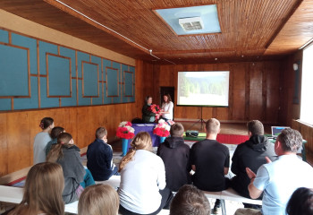 Беседа «Ждёт помощников природа» ко Дню работников леса.