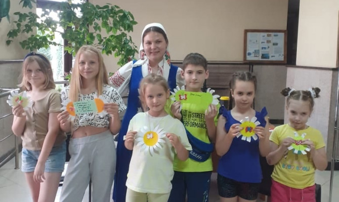 «На завалинке народ, собирался в ХОРОВОД»