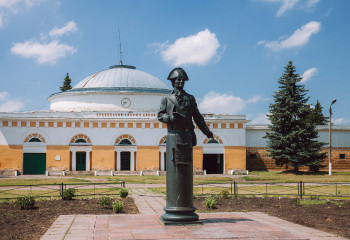 ХРЕНОВСКОЙ КОНЕЗАВОД ПАМЯТНИК ГРАФУ АЛЕКСЕЮ ГРИГОРЬЕВИЧУ ОРЛОВУ-ЧЕСМЕНСКОМУ