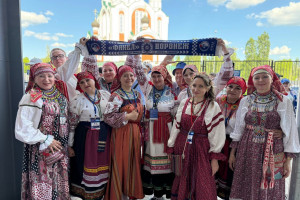 Народный вокальный ансамбль «Купава» вновь выступили в фан-зоне футбольного клуба «Факел»