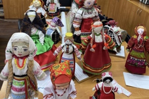 Завершился конкурс на лучшую сувенирную куклу в народном костюме сел Бобровского района. 