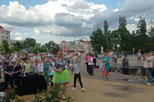 1 июня прошла игровая программа для детей на площади у Бобра