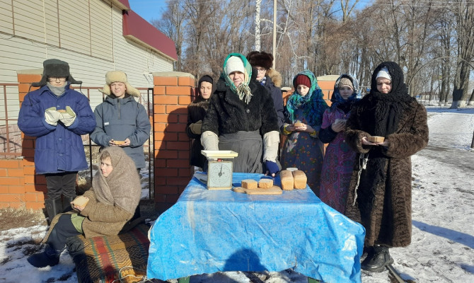 Выставка рисунков-«Хлеб той зимы…»