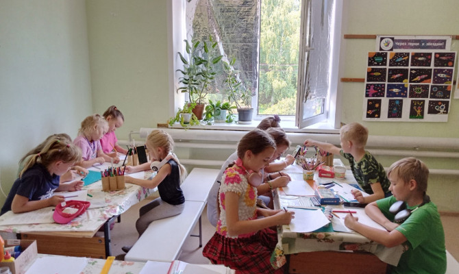 Выставка рисунков «Домик для синичек» Выставка рисунков «Домик для синичек»