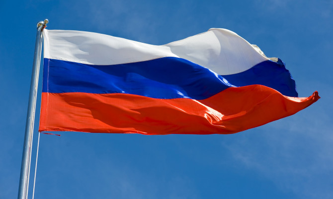 «Гордо реет флаг России»